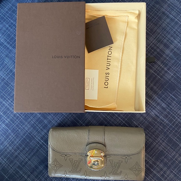 Louis Vuitton Handbags - Louis Vuitton wallet.